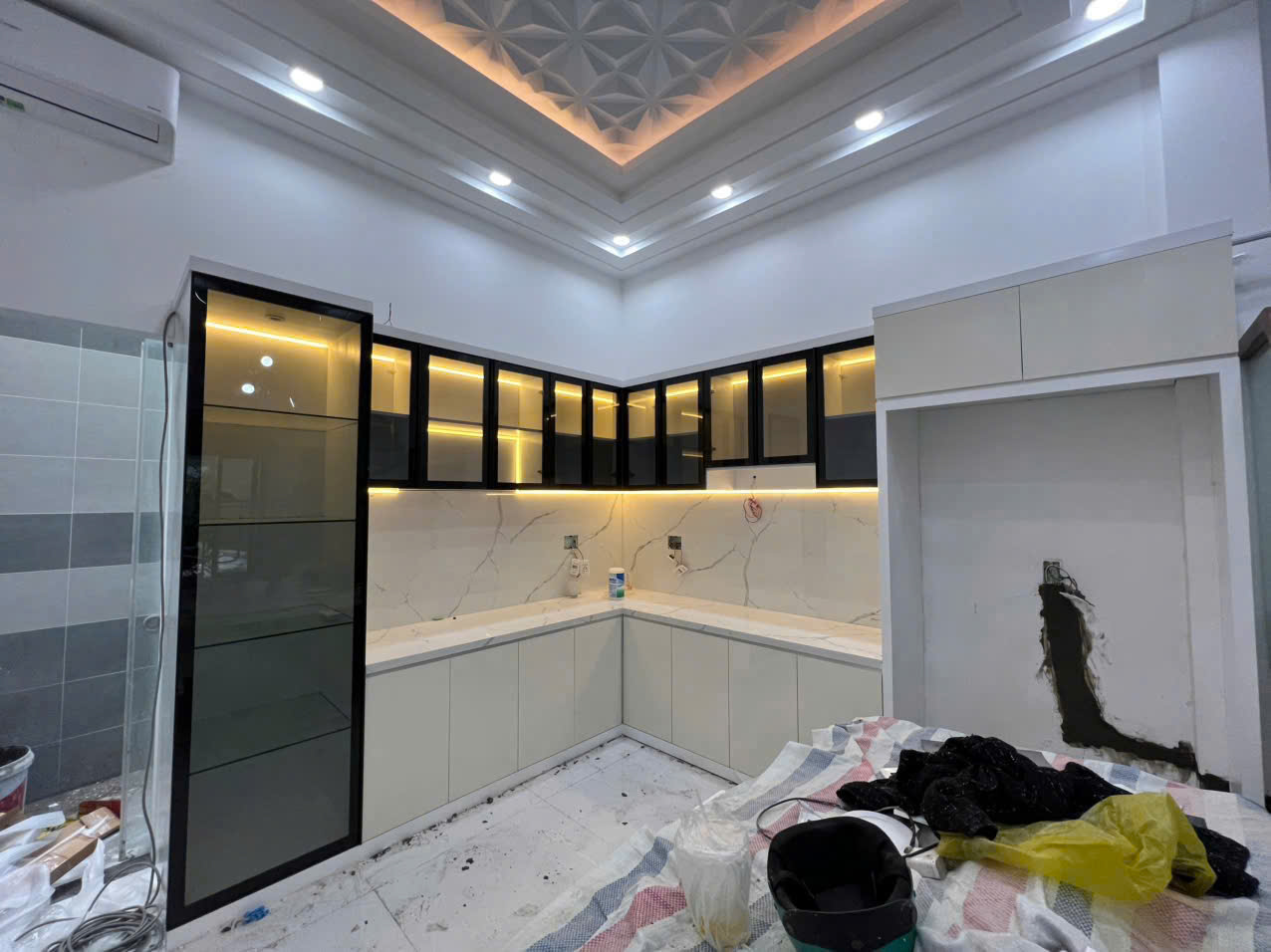 Tủ Bếp Cánh Kính Phủ Acrylic